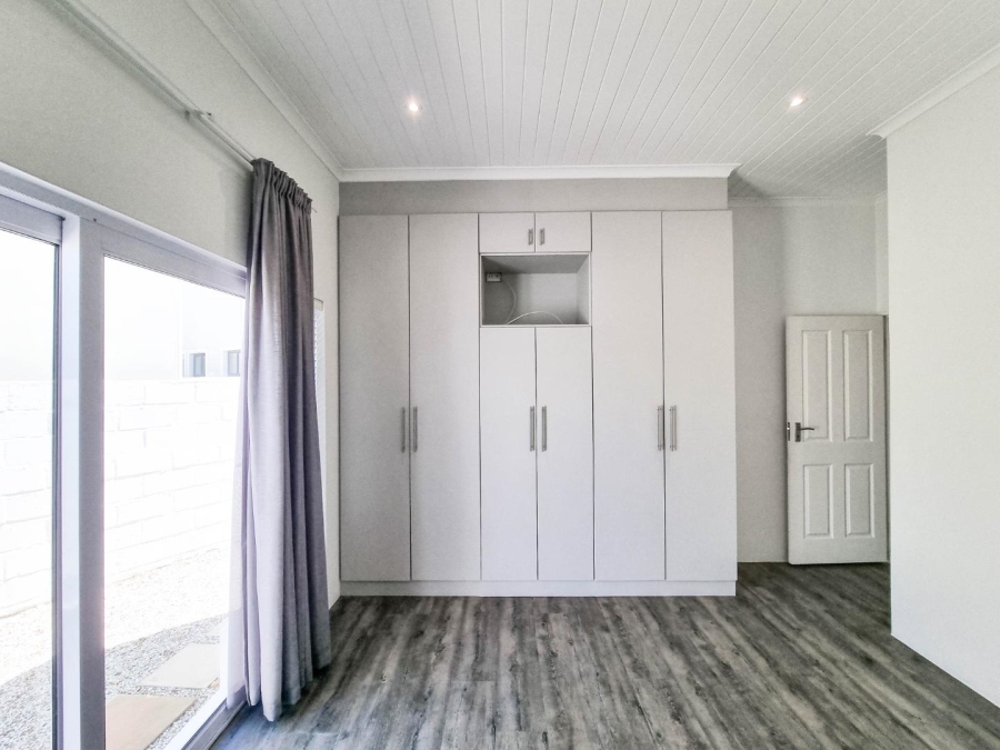 2 Bedroom Property for Sale in Sandbaai Western Cape